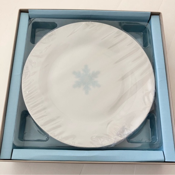NWT Snowflake Plates - Picture 1 of 6